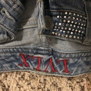 Light wash denim women’s jeans